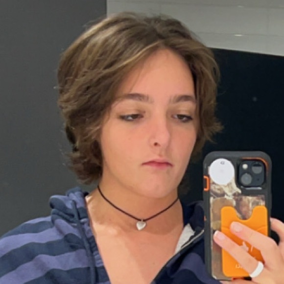 Meet your Posher, Cecile - Picture 1 of 1